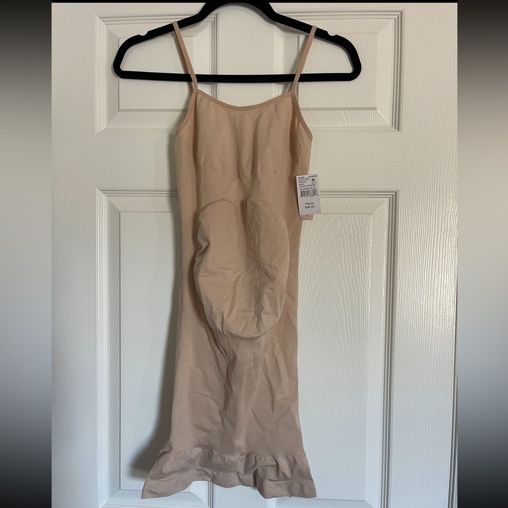 Maternity smoothing seamless undergarment NWT Medium A pea in the pod